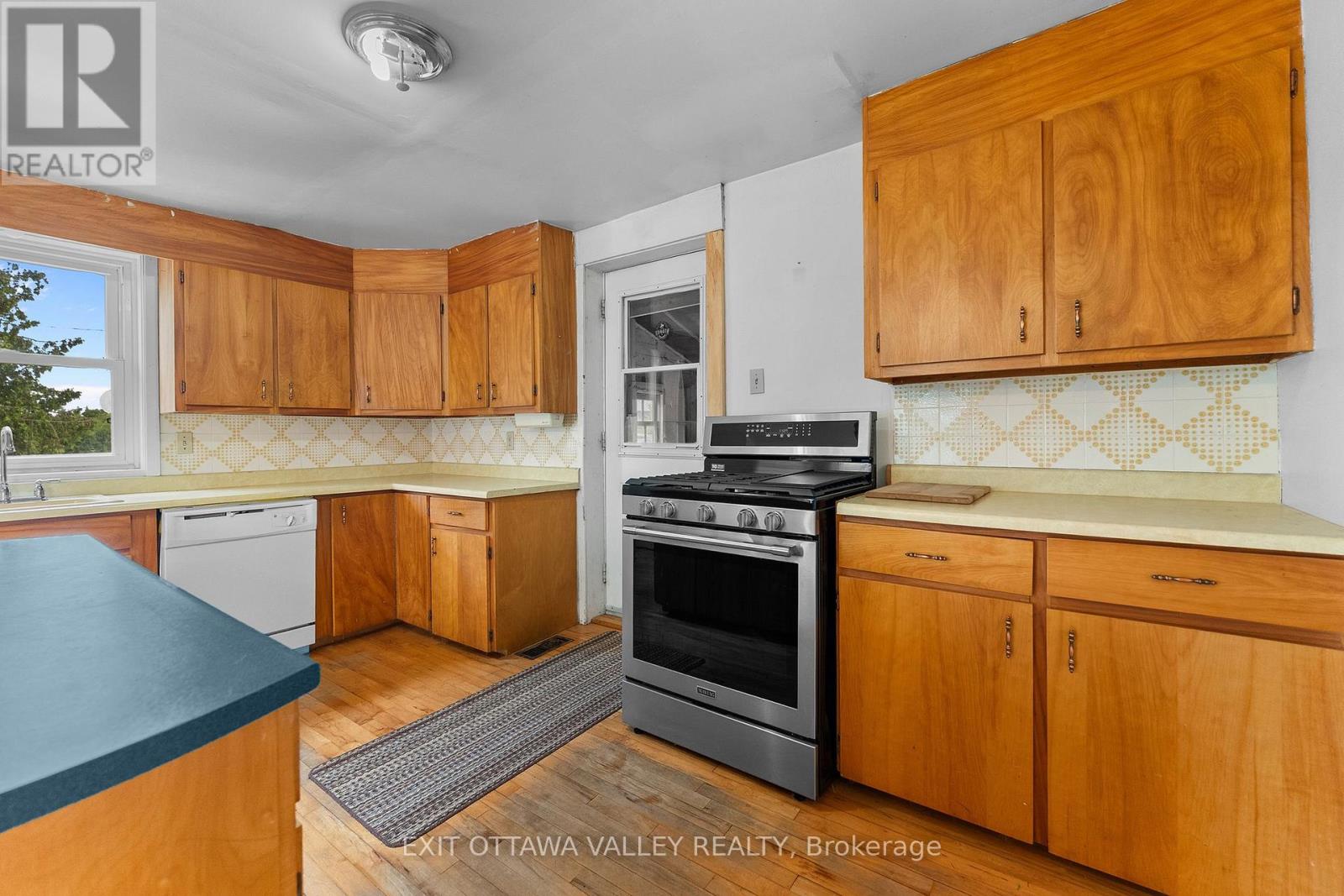 1746 LOOKOUT ROAD - 2