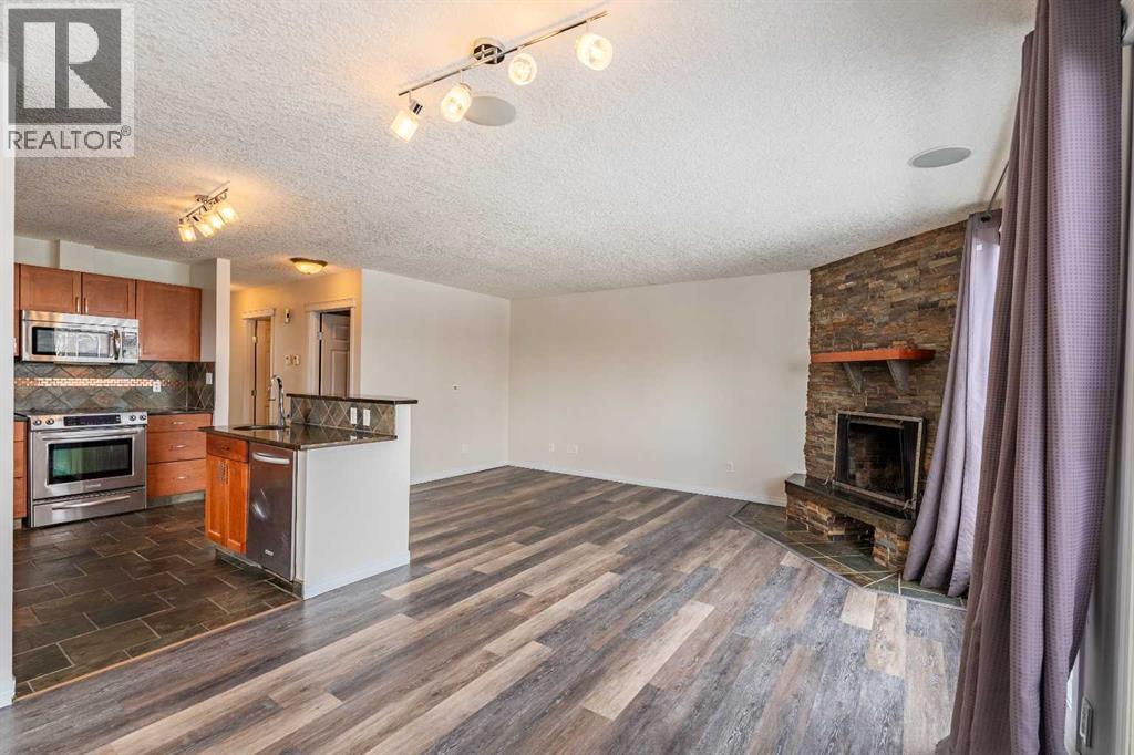 135 27 Avenue NE - 4