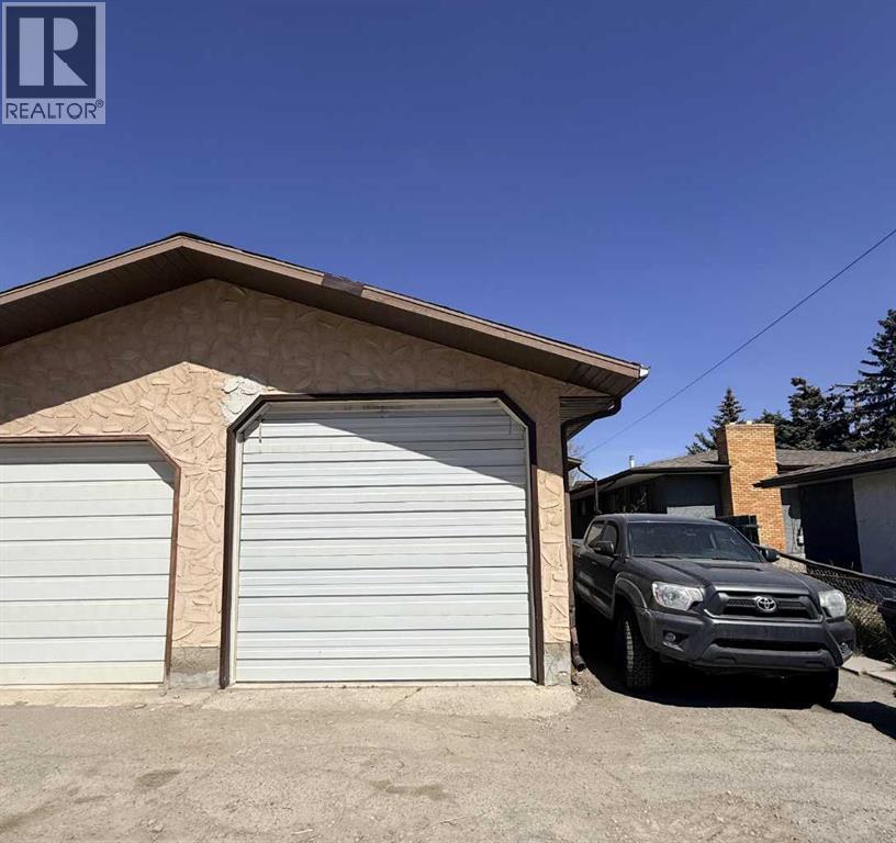 135 27 Avenue NE - 30