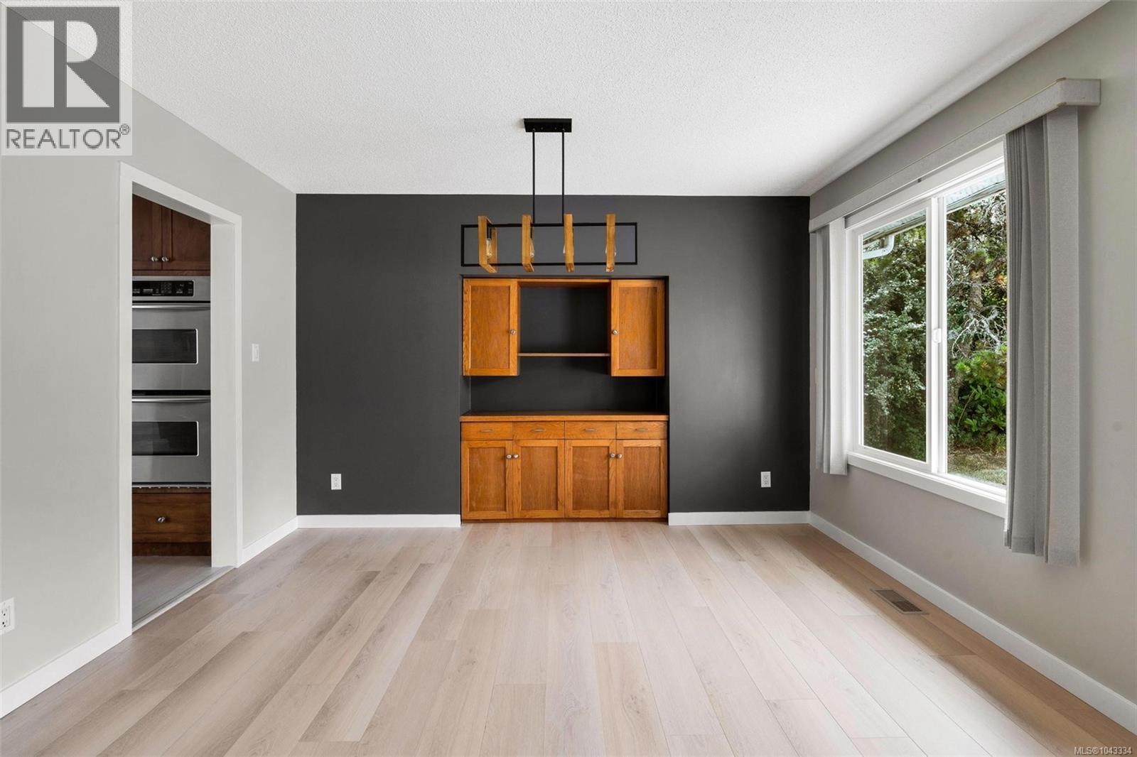 2473 Bidston Rd - Image 9