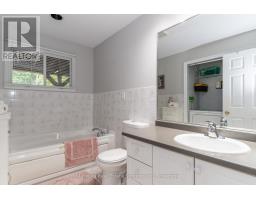 250 Wapaska Crescent, Gravenhurst), ON P1P0Y1 Photo 17