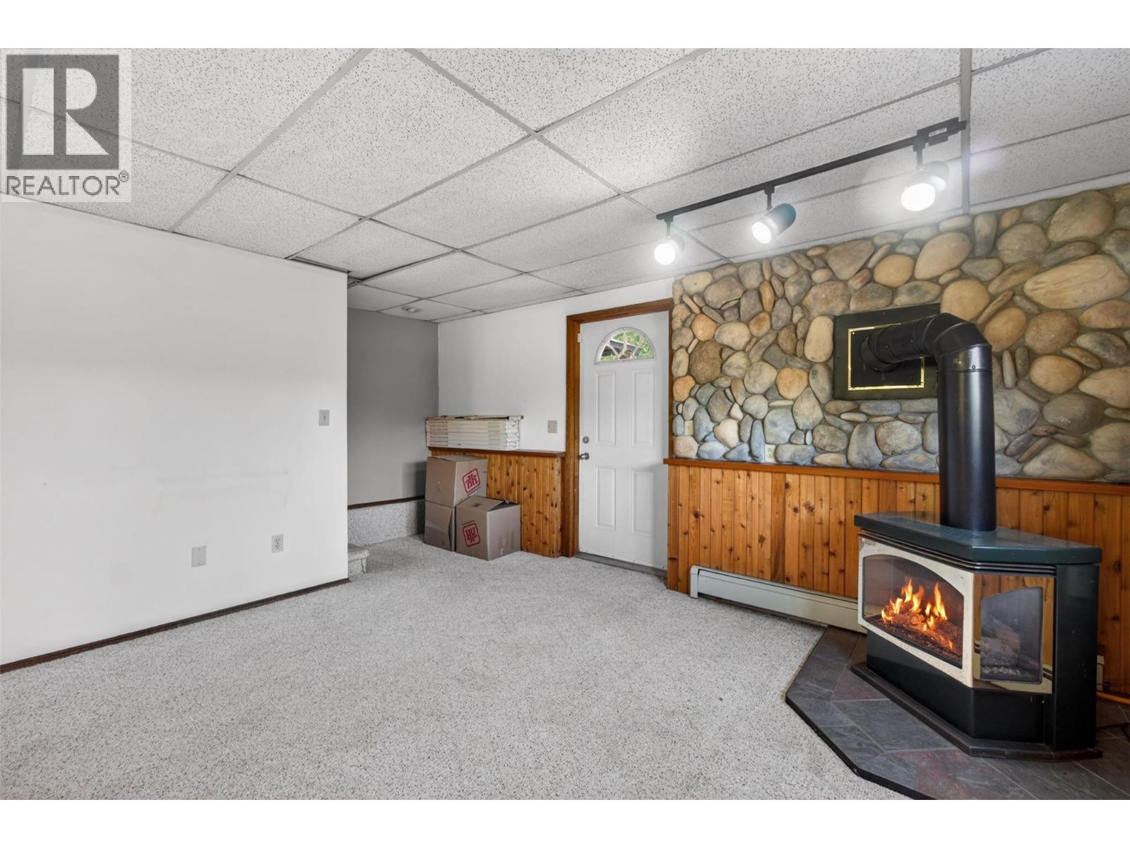 3180 28th Avenue NE - 27