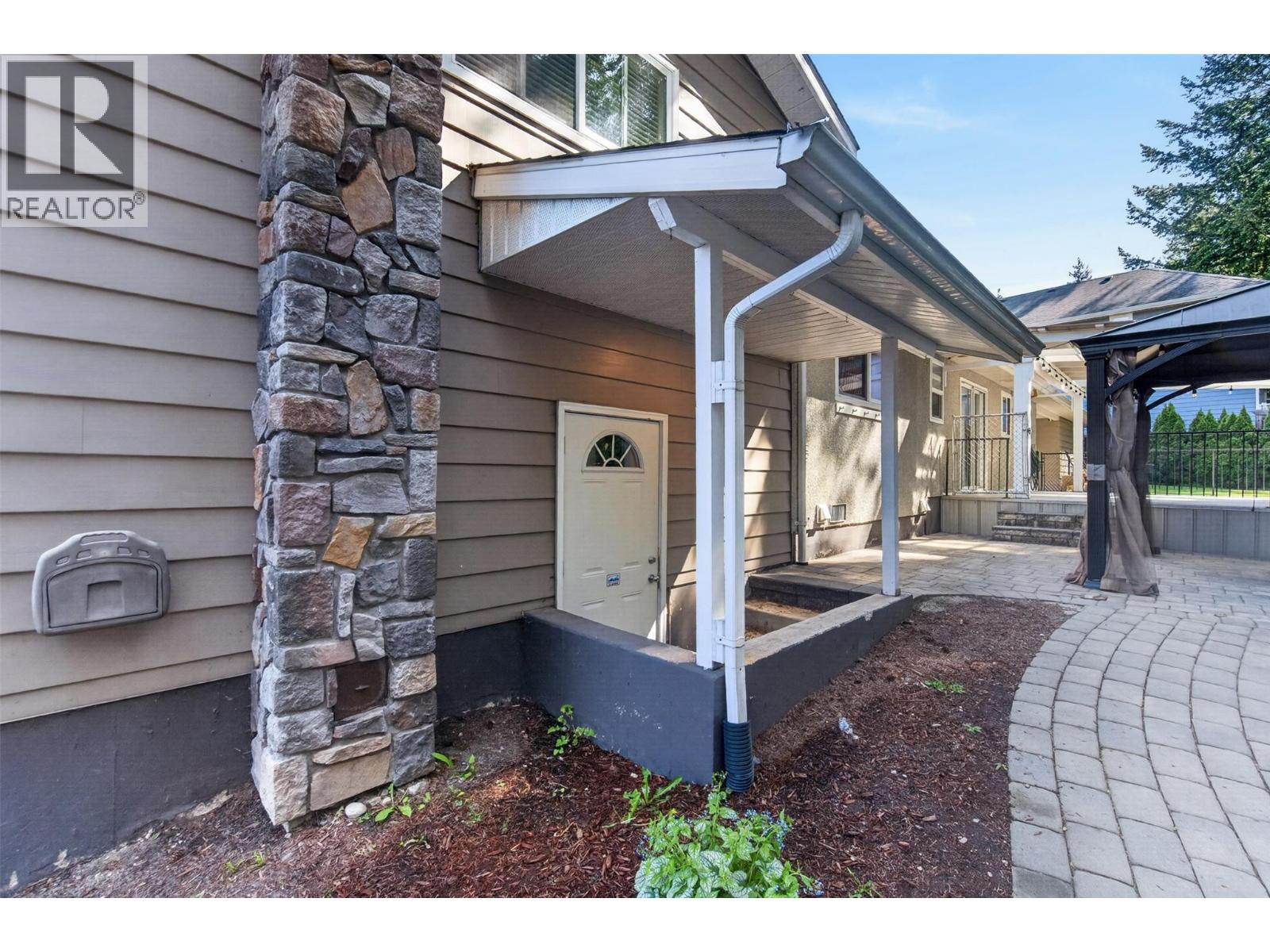 3180 28th Avenue NE - 64
