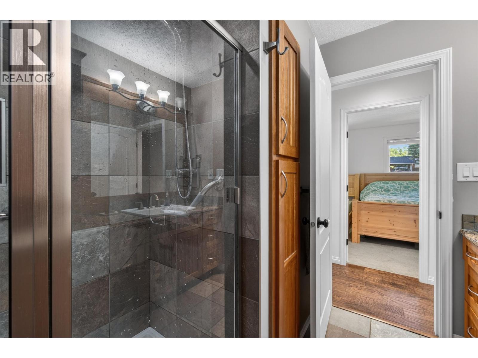 3180 28th Avenue NE - 34