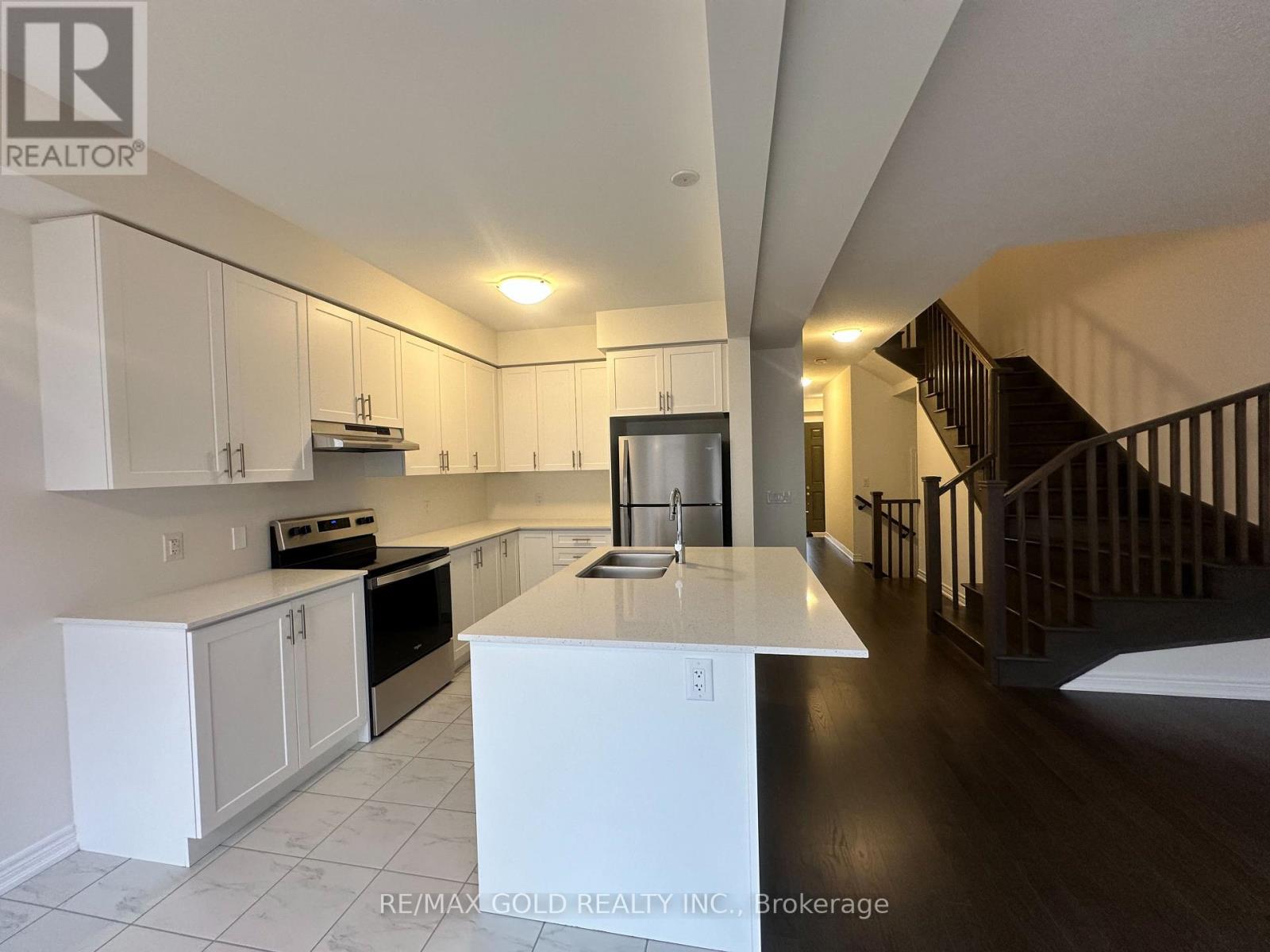 147 BROADACRE DRIVE — photo 2