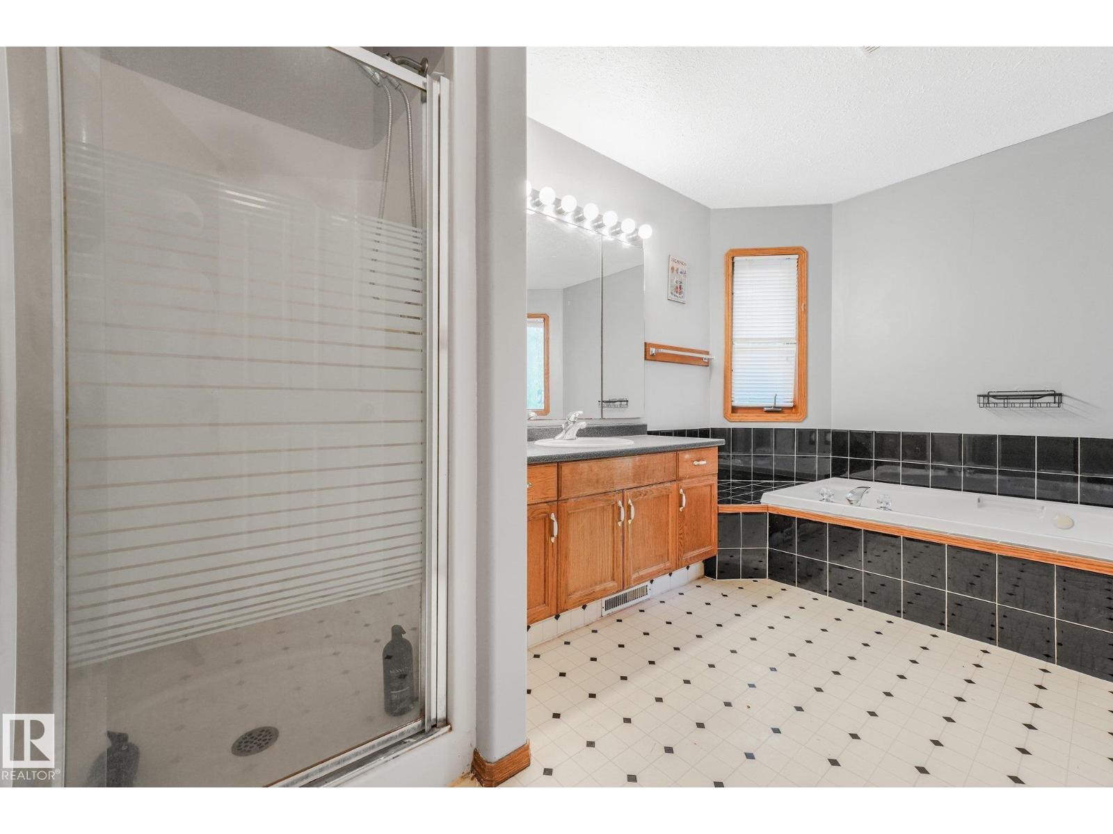 #27 2022 PARKLAND DR - 22