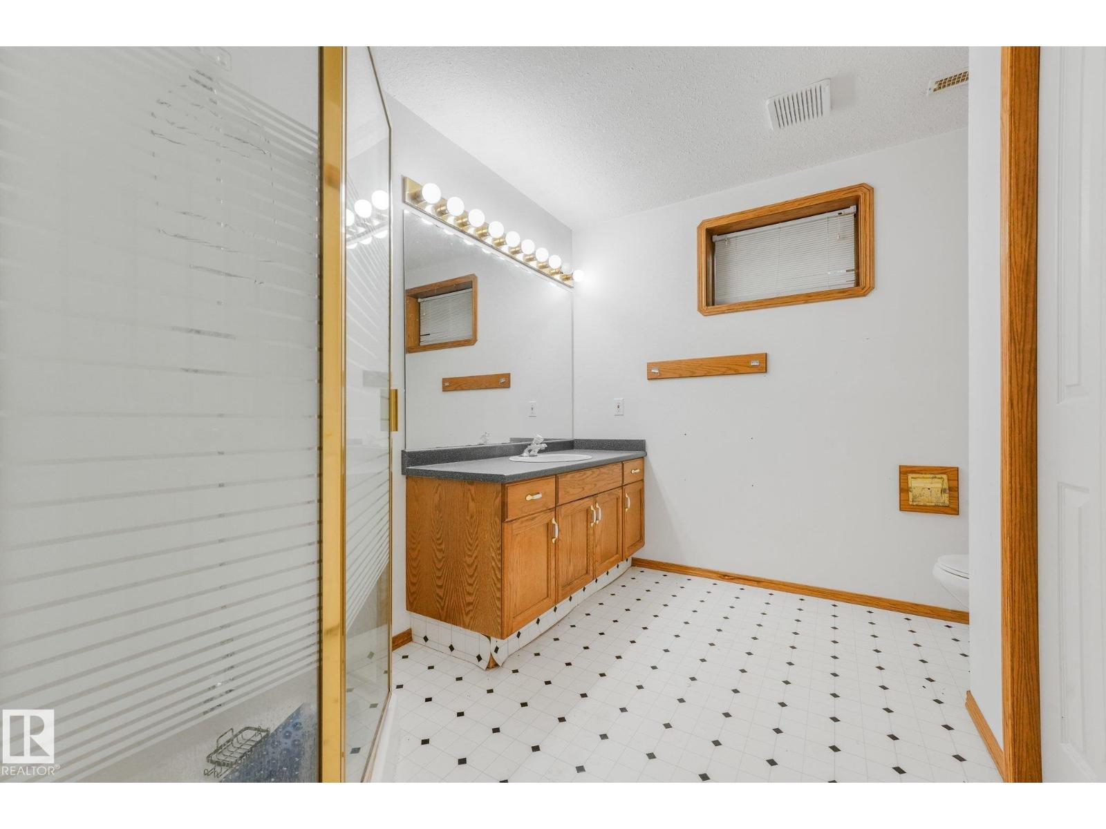 #27 2022 PARKLAND DR - 40