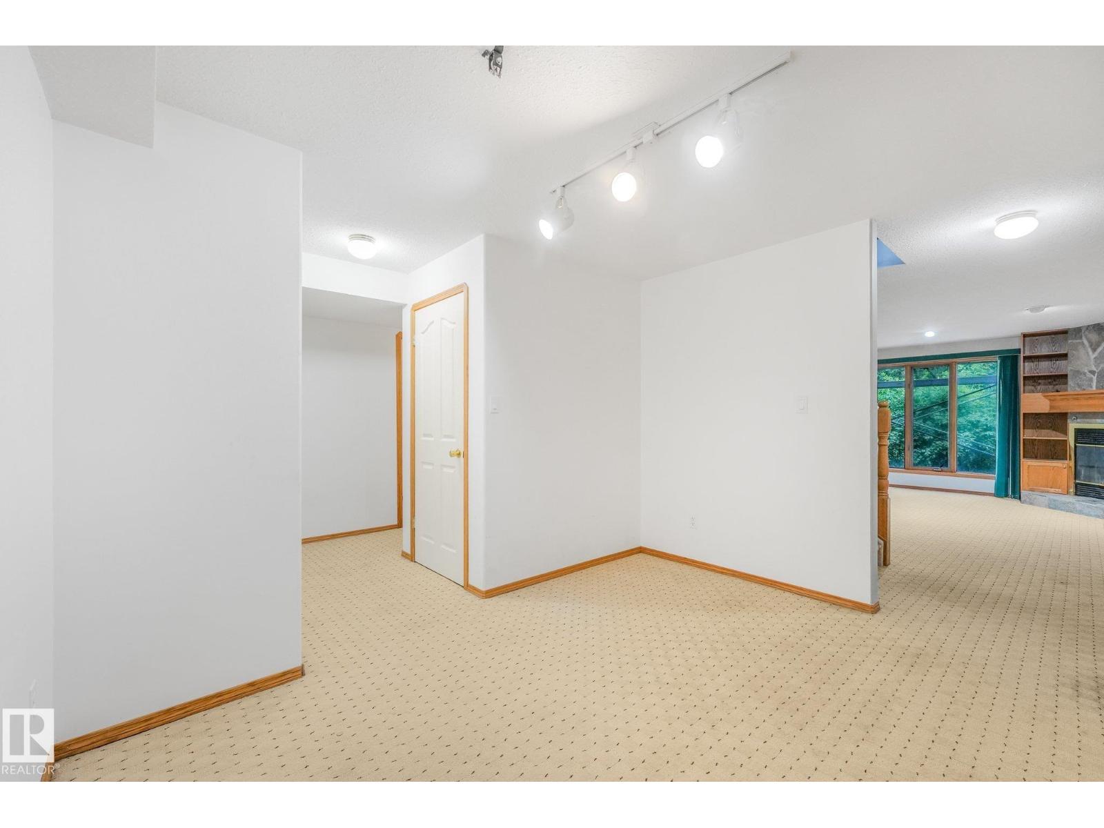 #27 2022 PARKLAND DR - 43