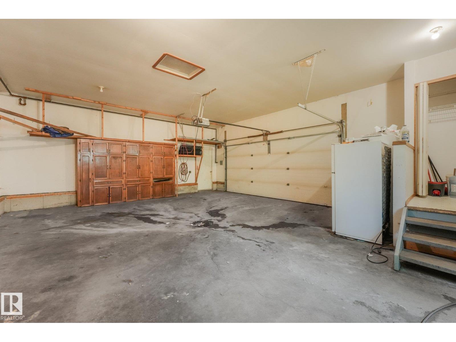 #27 2022 PARKLAND DR - 56