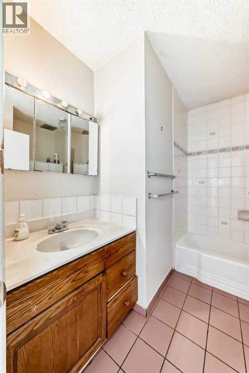 8016 33 Avenue NW - 15