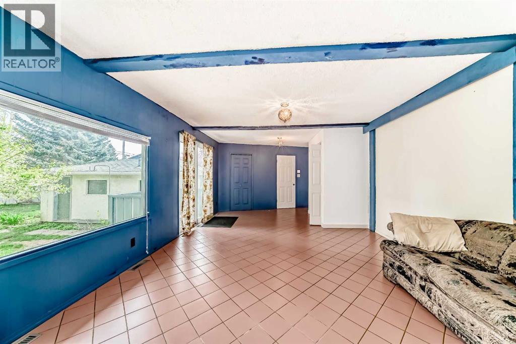 8016 33 Avenue NW - 21