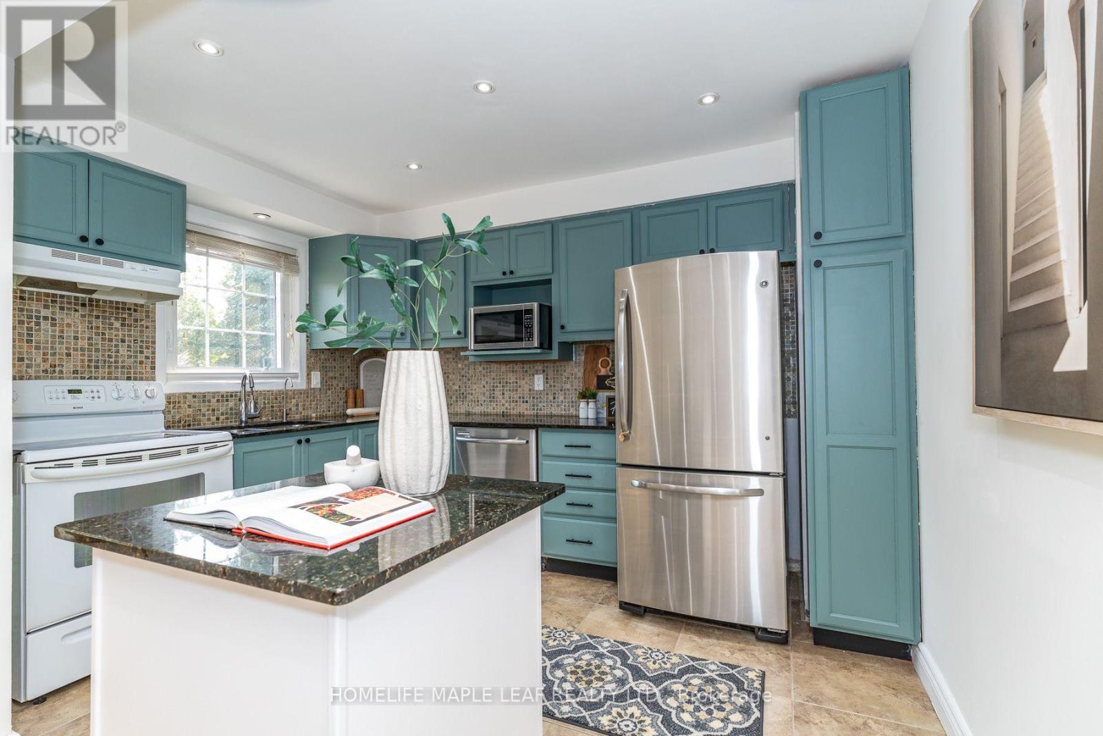 43 BARRETT CRESCENT - 12