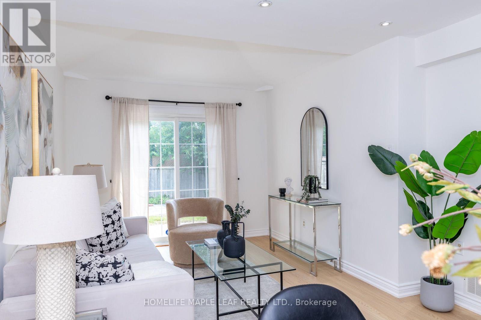 43 BARRETT CRESCENT - 20