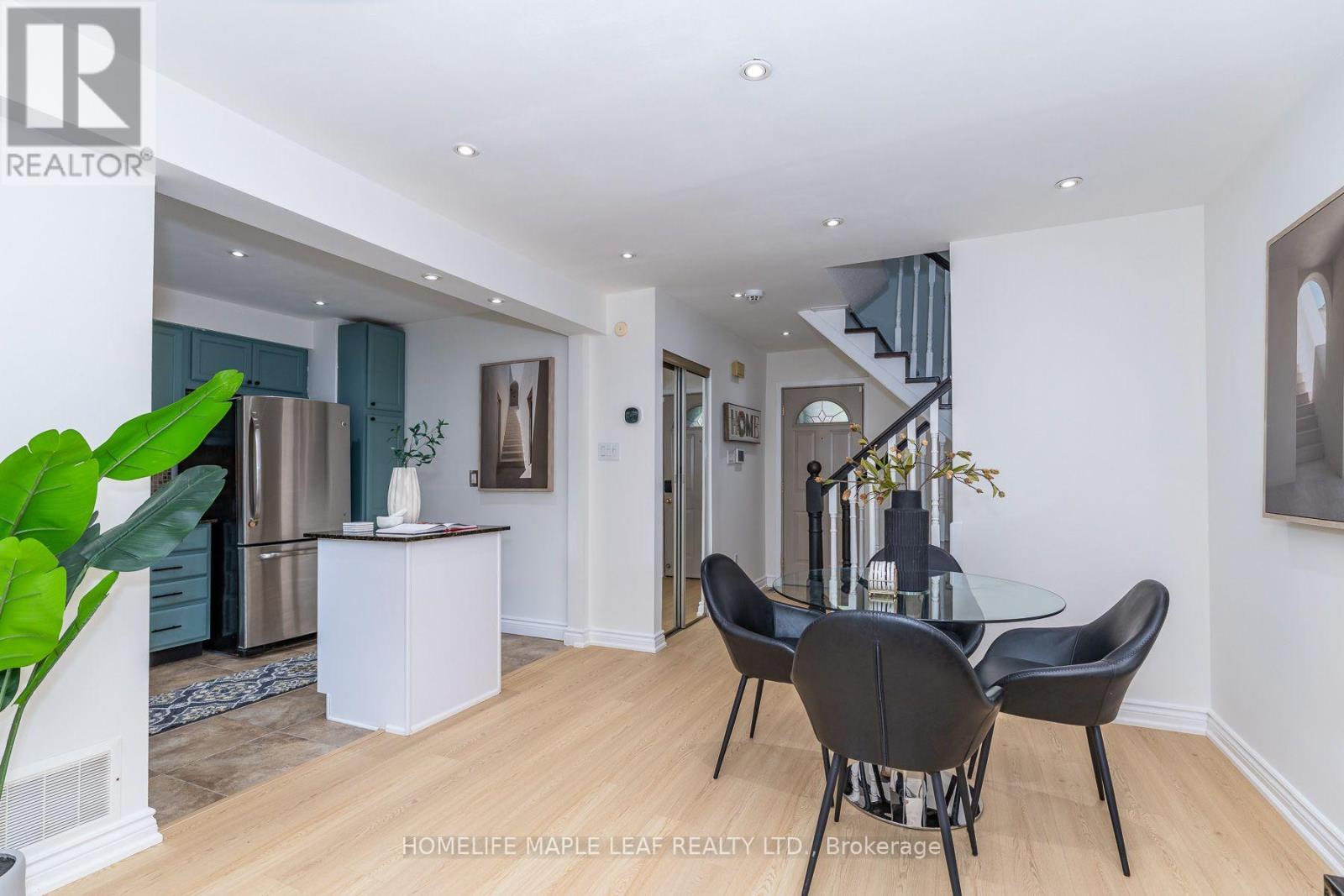 43 BARRETT CRESCENT - 25