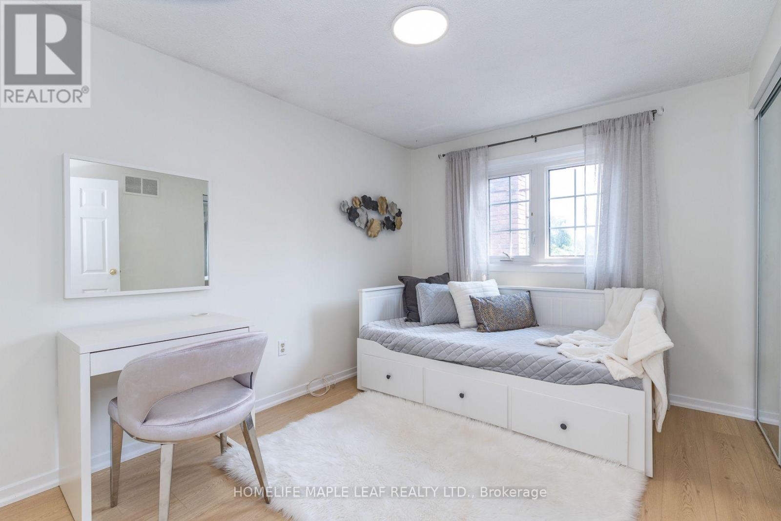 43 BARRETT CRESCENT - Image 34