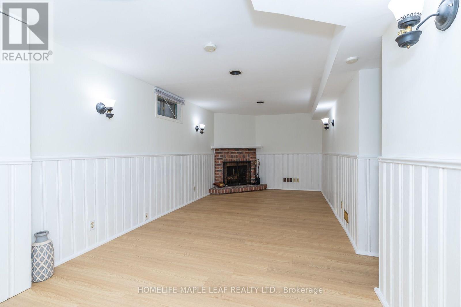 43 BARRETT CRESCENT - 37