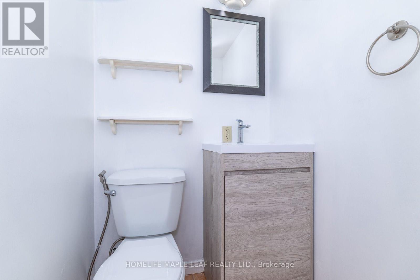 43 BARRETT CRESCENT - 40