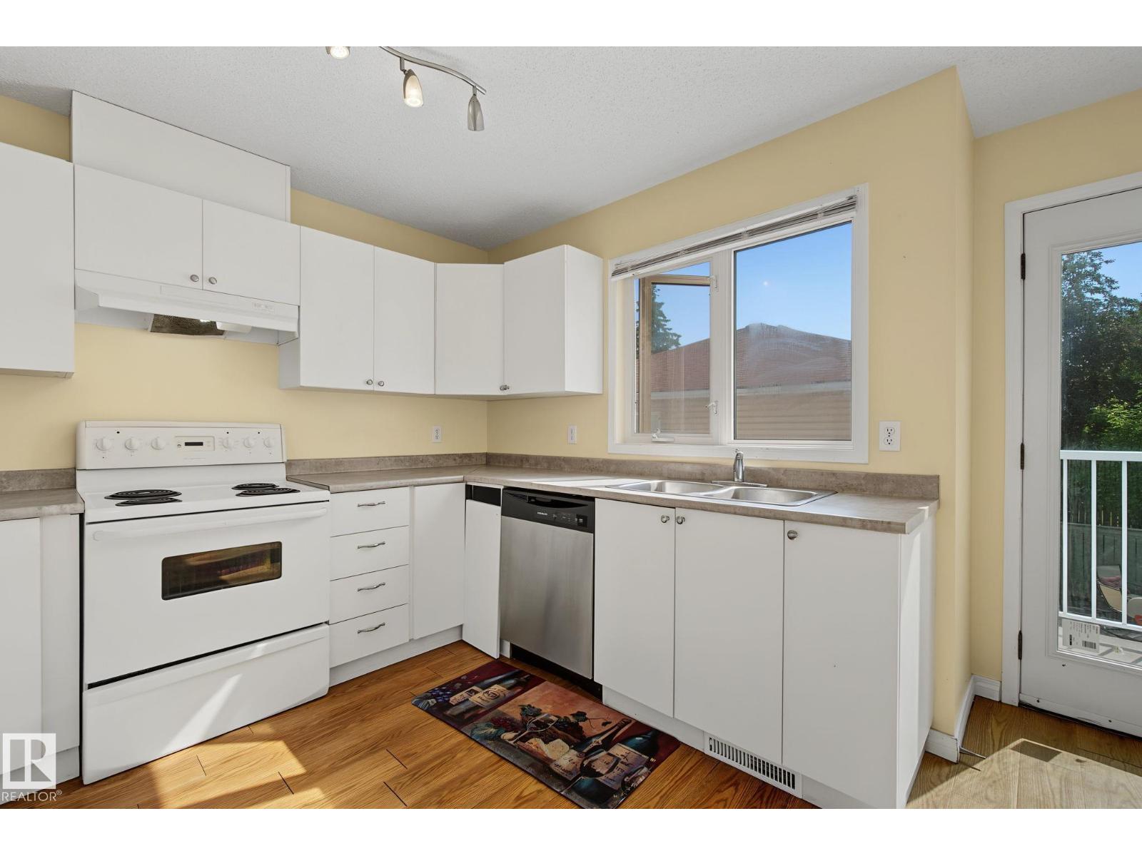 4259 29 AV NW - 10