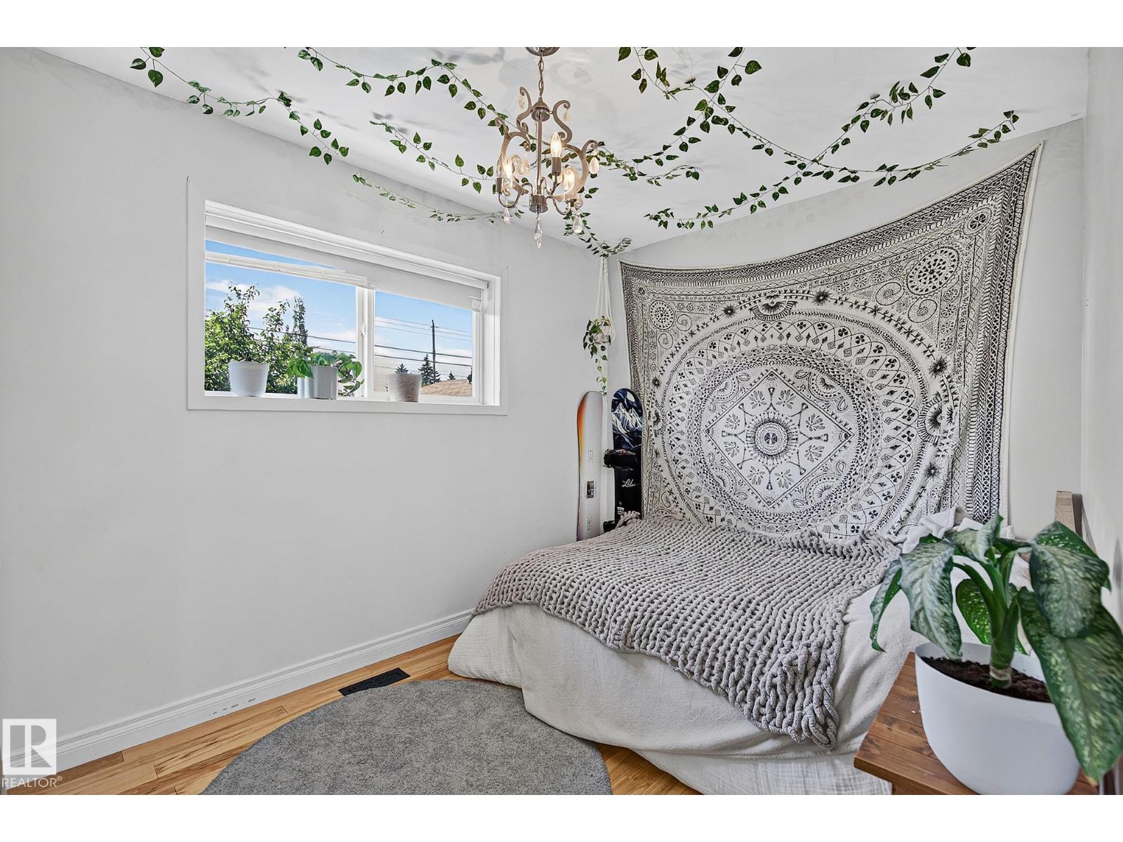 7703 134 AV NW - 19