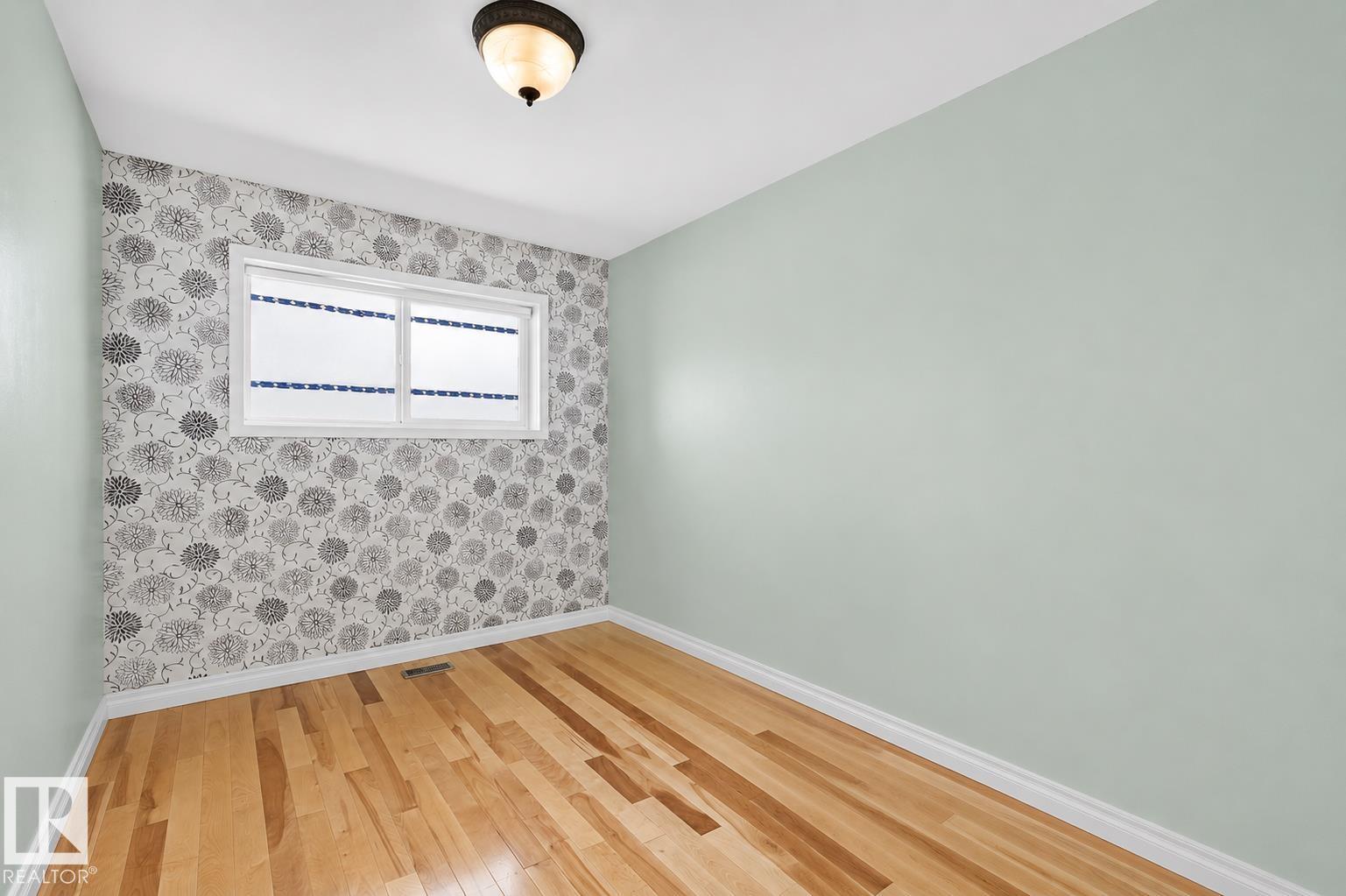 7703 134 AV NW - 20