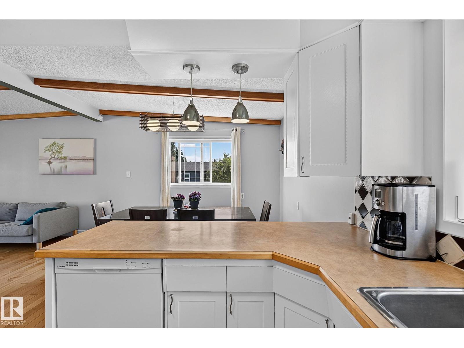 7703 134 AV NW - 11