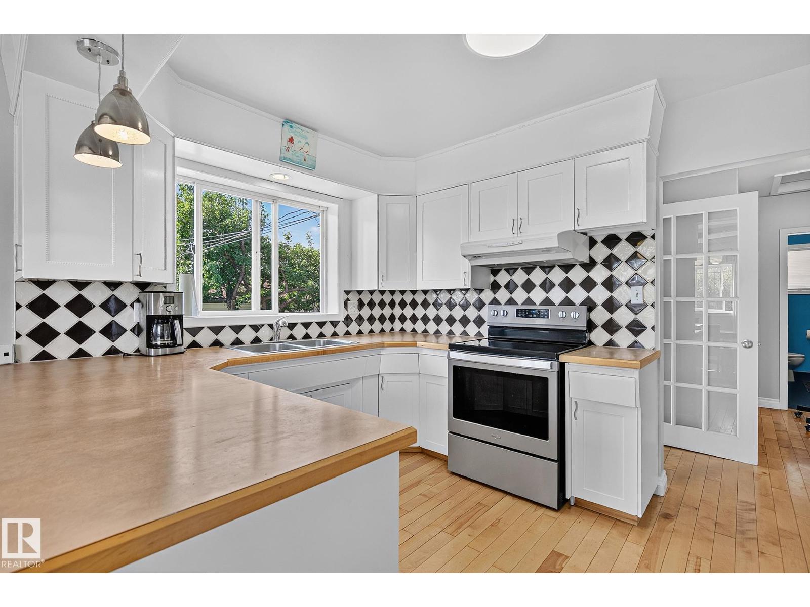 7703 134 AV NW - 9