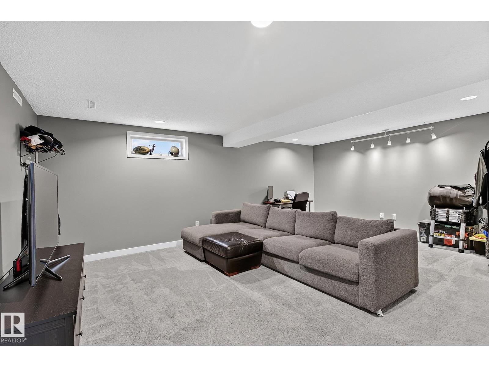 7703 134 AV NW - 23