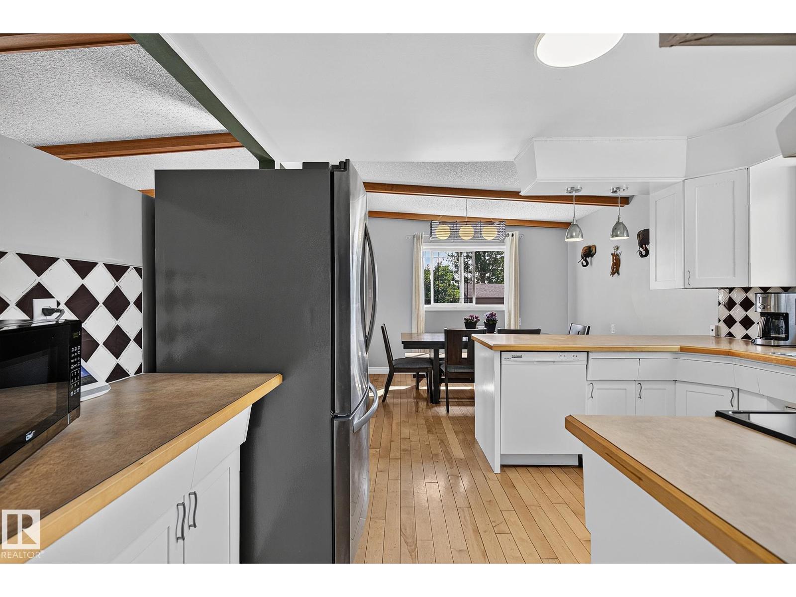 7703 134 AV NW - 14