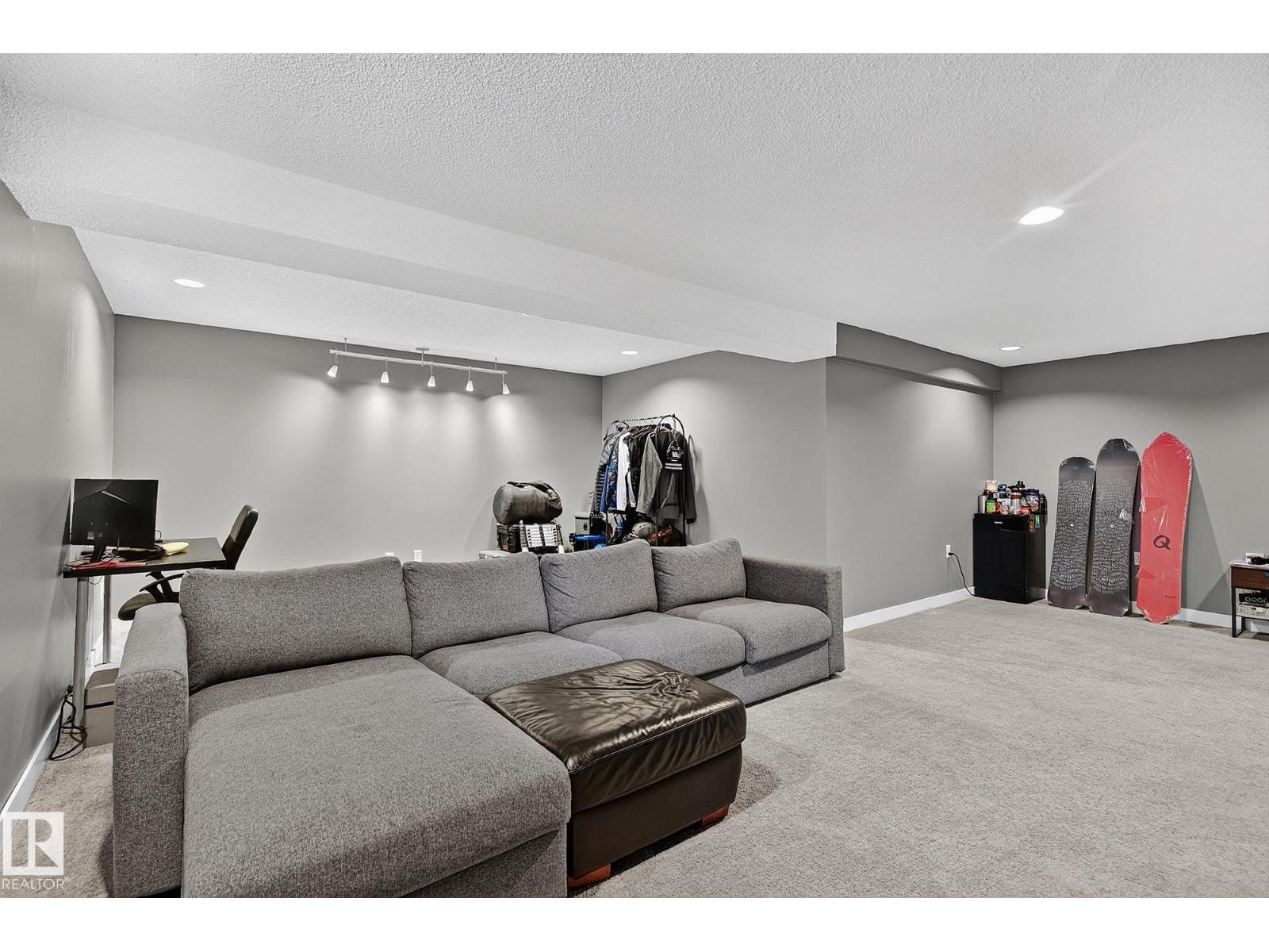 7703 134 AV NW - 24
