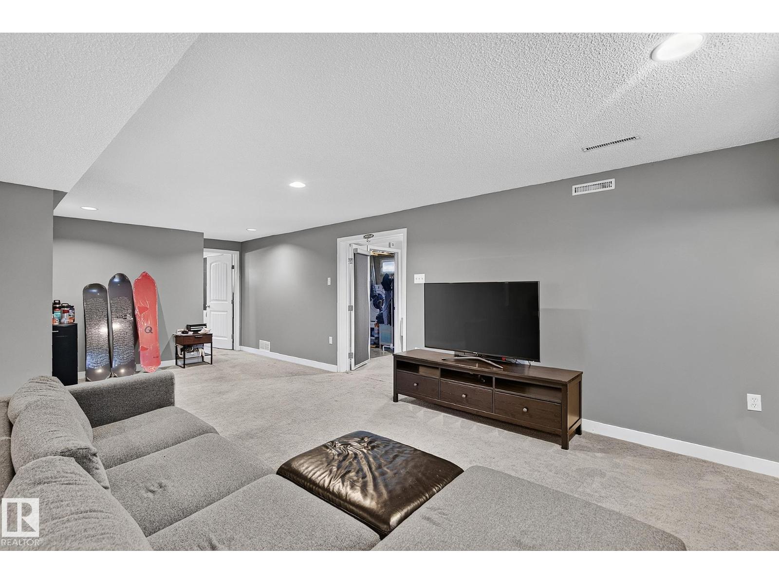 7703 134 AV NW - 25