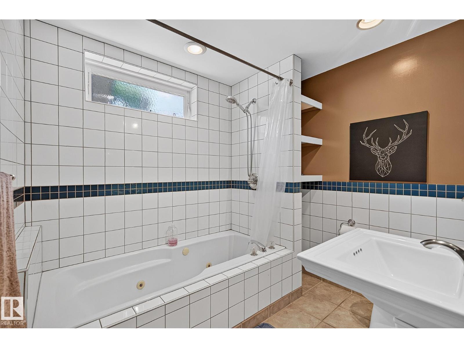 7703 134 AV NW - 27