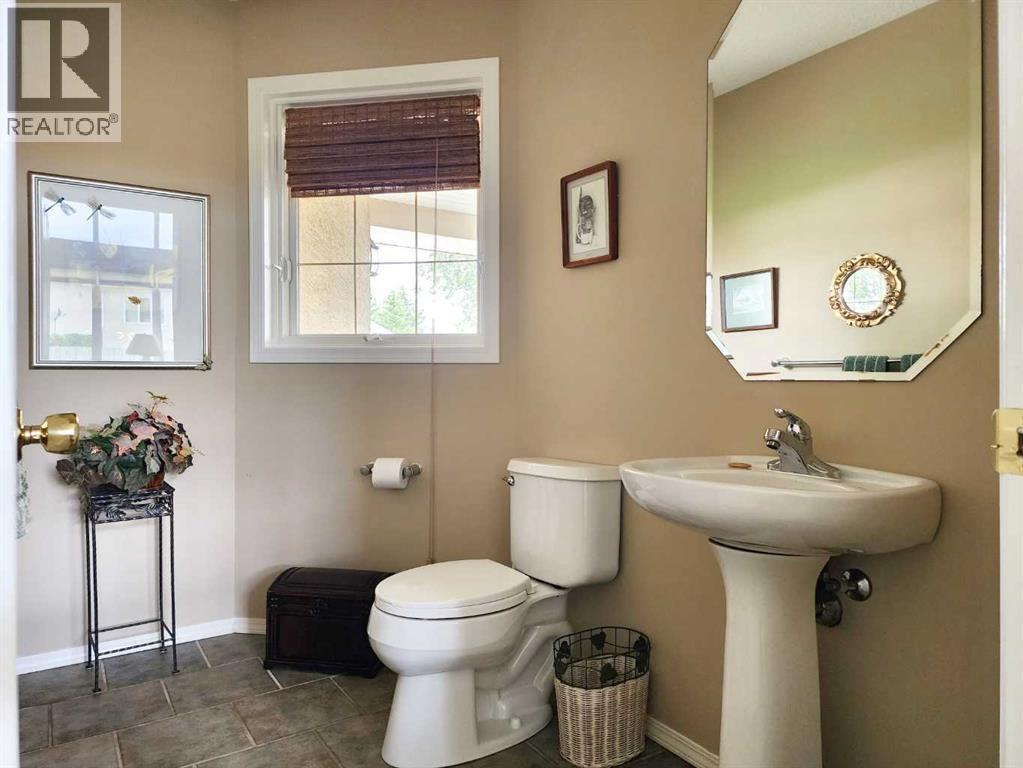 #11 240 Heritage Boulevard W - 16
