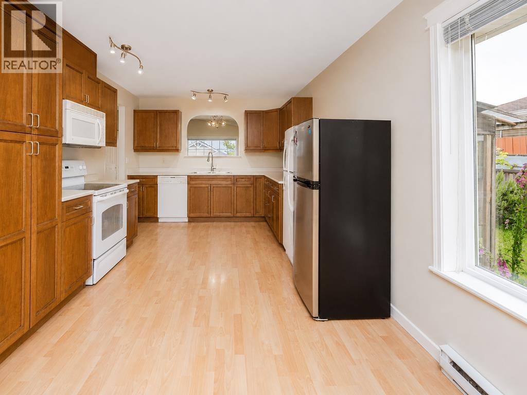 5687 EMILY WAY, Sechelt