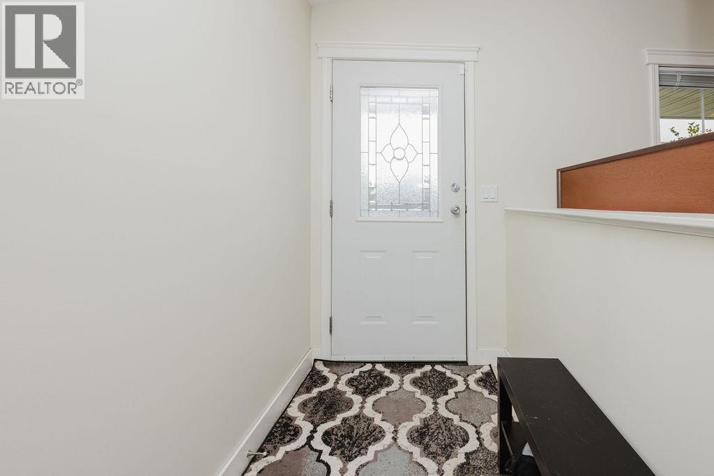 5687 EMILY WAY, Sechelt