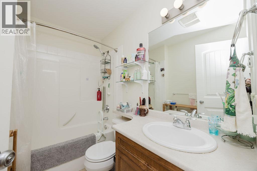 5687 EMILY WAY, Sechelt