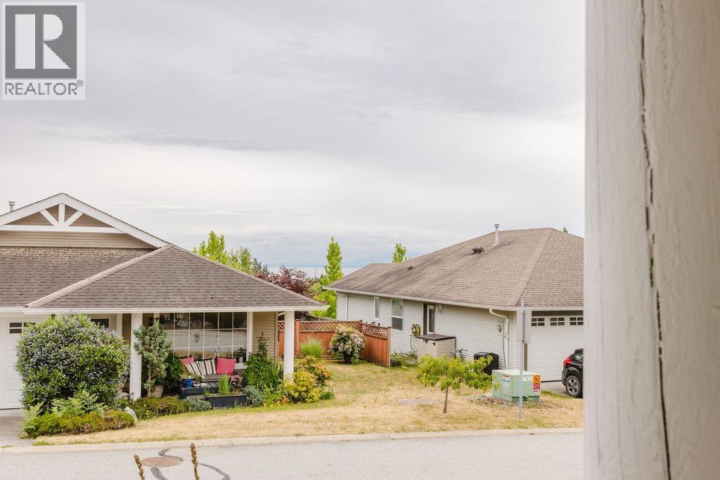 5687 EMILY WAY, Sechelt