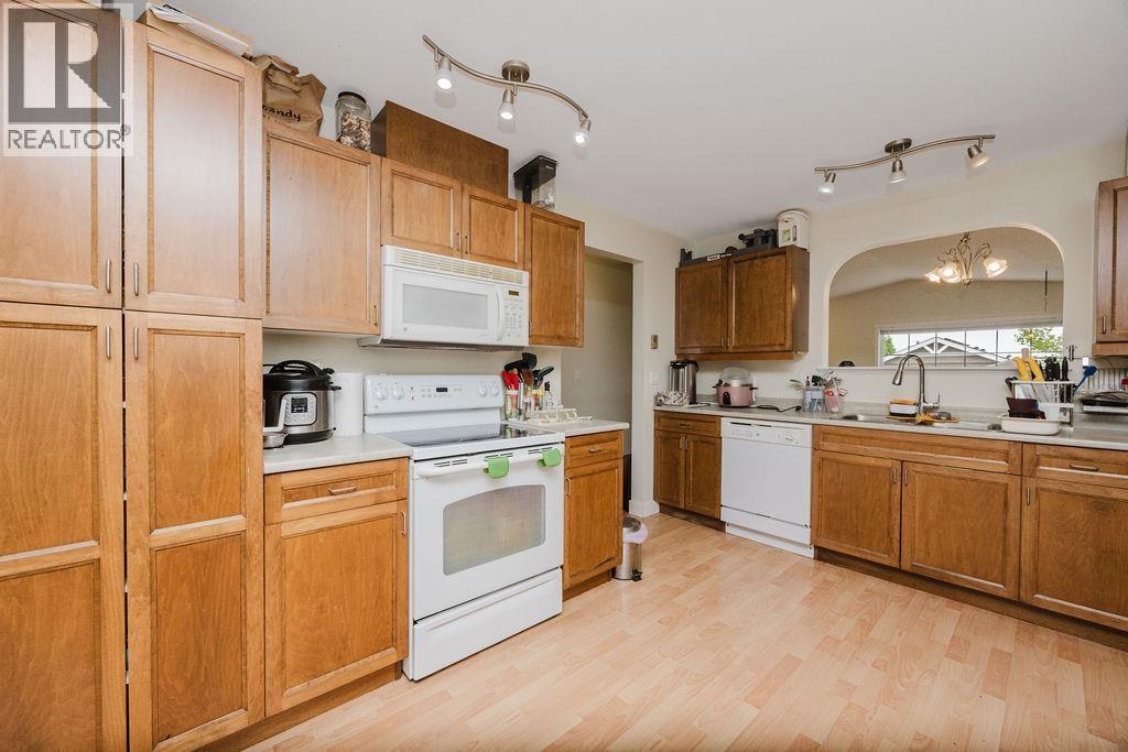 5687 EMILY WAY, Sechelt