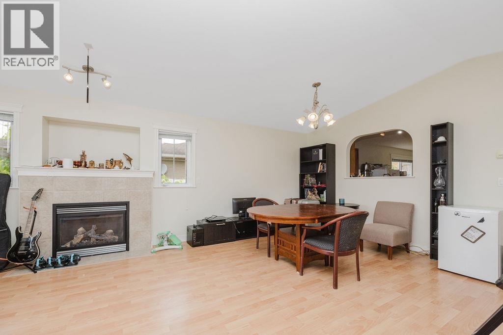 5687 EMILY WAY, Sechelt