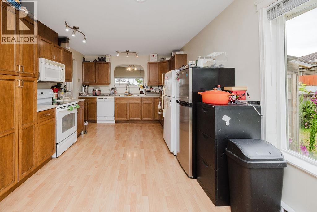 5687 EMILY WAY, Sechelt