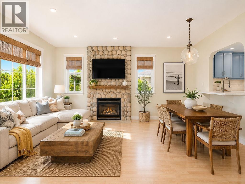 5687 EMILY WAY, Sechelt