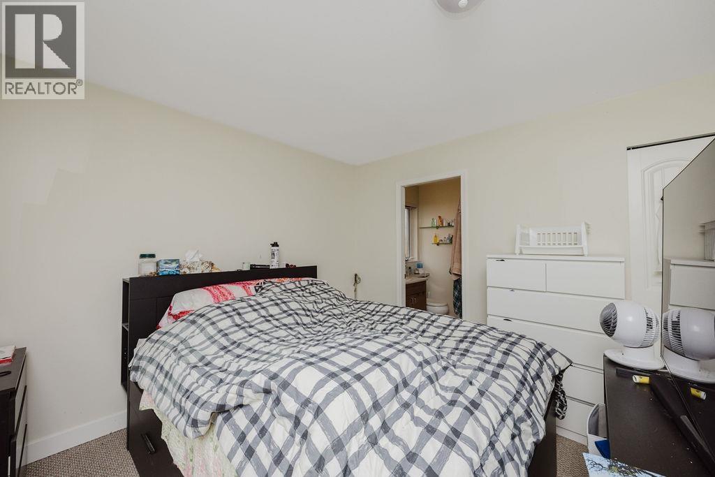 5687 EMILY WAY, Sechelt