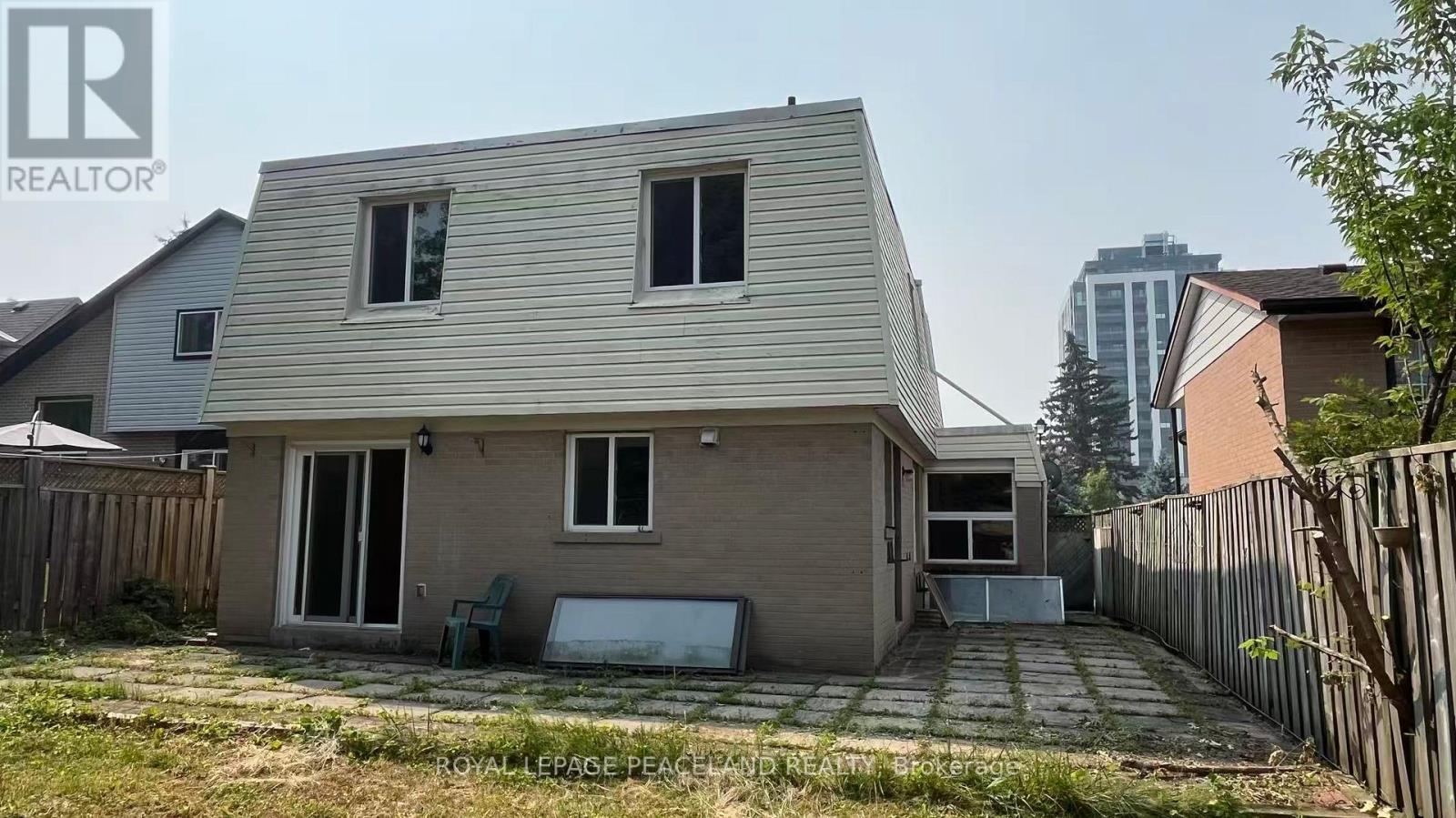711 IRWIN CRESCENT - 19