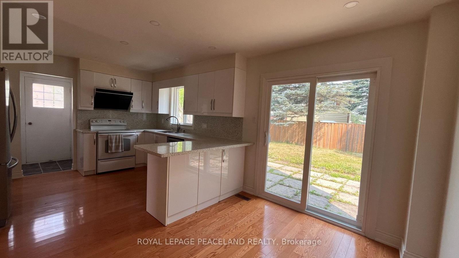 711 IRWIN CRESCENT - 9