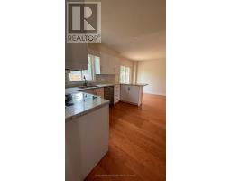 Bedroom 2 - 711 Irwin Crescent, Newmarket, ON L3Y5A4 Photo 6
