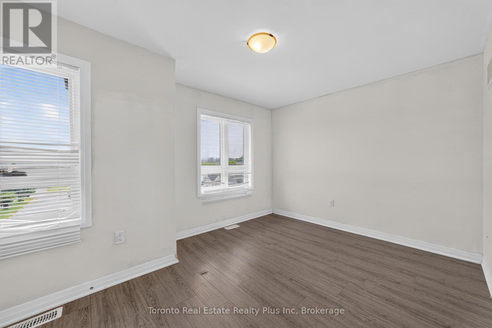 #10 51 SPARROW AVENUE - Image 11