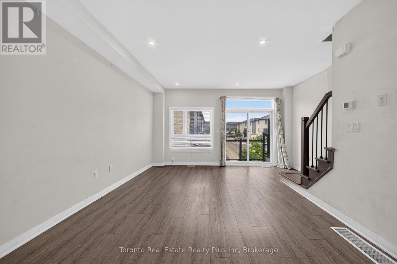 #10 51 SPARROW AVENUE - Image 14