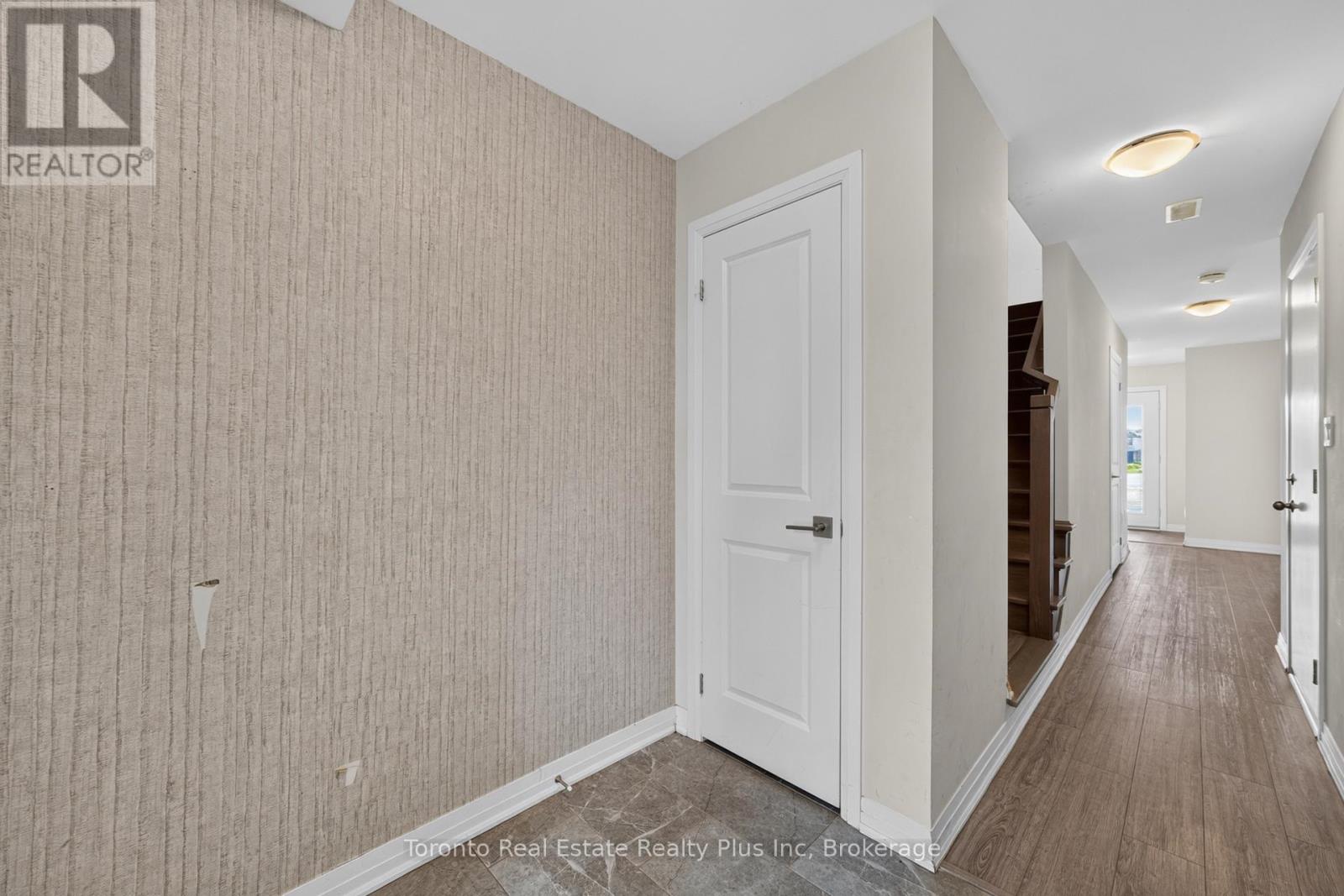 #10 51 SPARROW AVENUE - 16