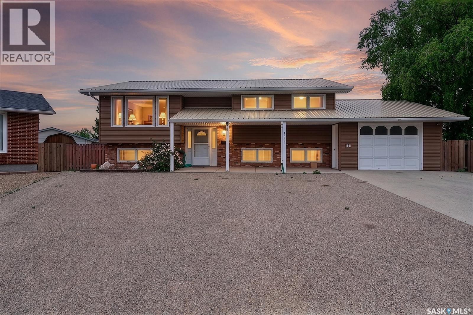 1355 Manitou CRESCENT - 2