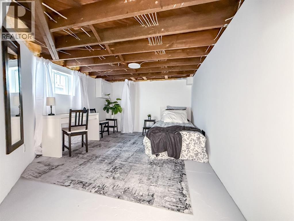 114 COLLEGE N AVENUE North - 18