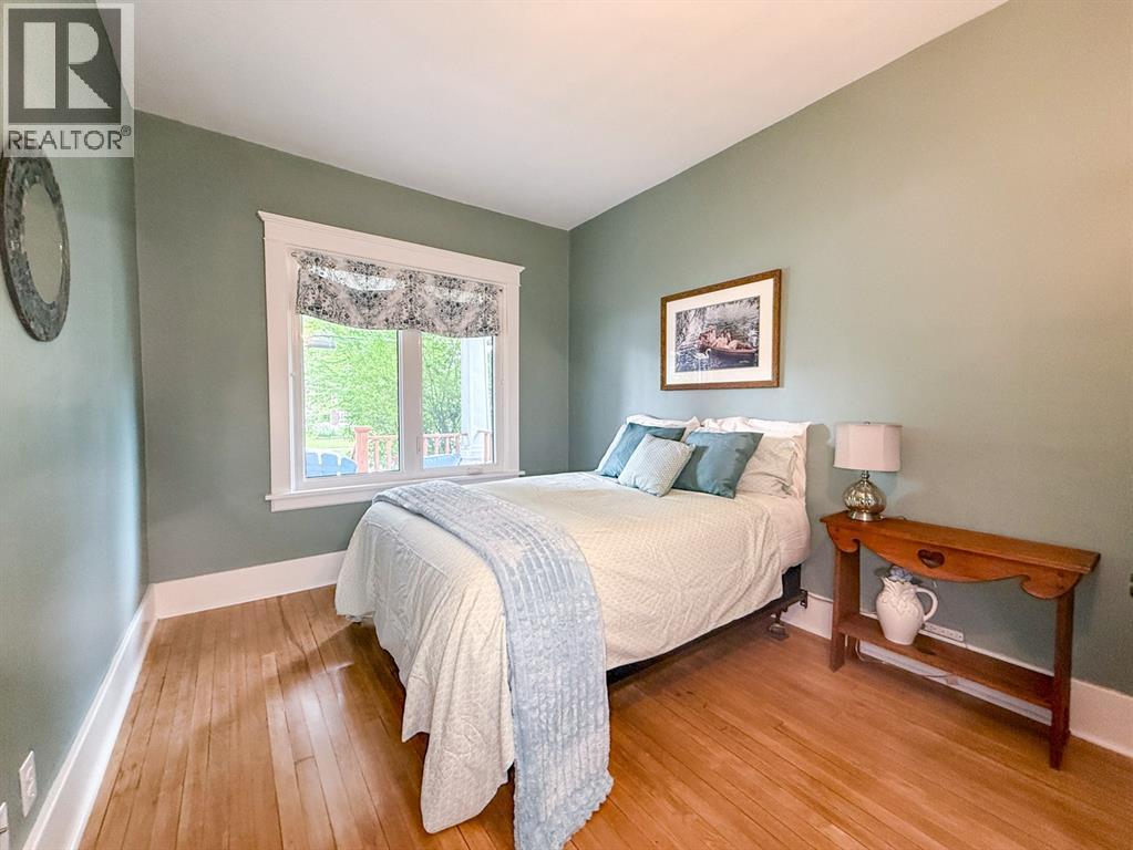 114 COLLEGE N AVENUE North - 13